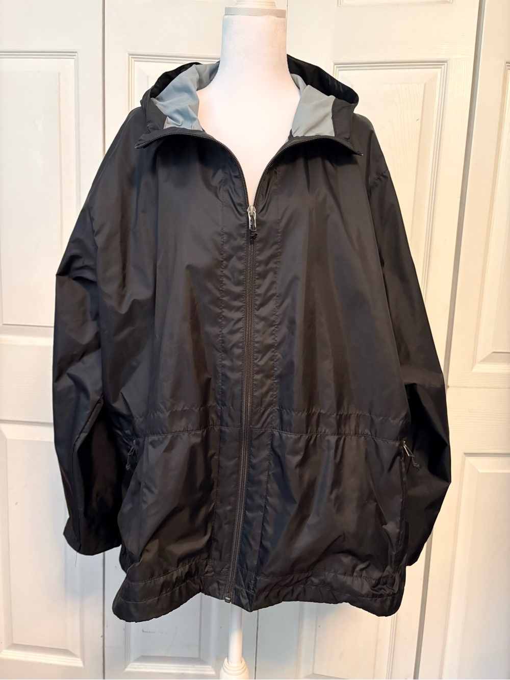 Columbia Black Hooded Windbreaker with Light Gray Hood Lining